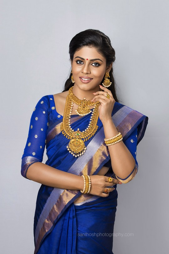 Actress Iniya